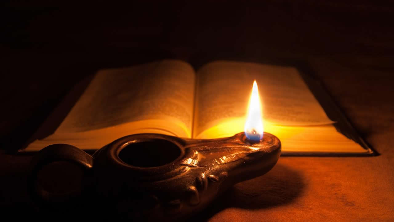 ¿Sabías que existe un «Biblia Oscura»? La Historia de este misterioso libro