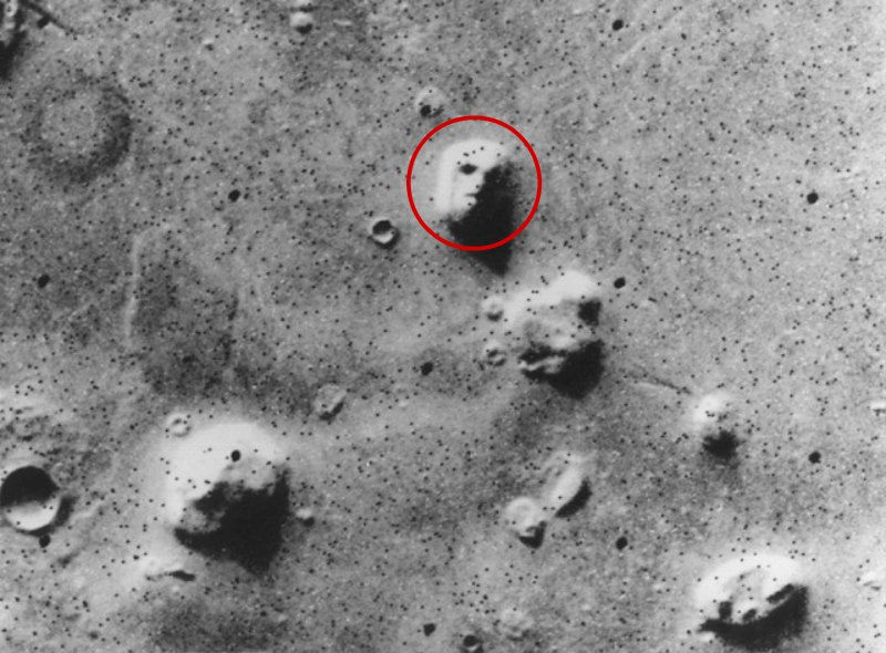 Fotografía de «La cara de Marte», tomada por la sonda de la NASA, Viking I, en el año 1976. 