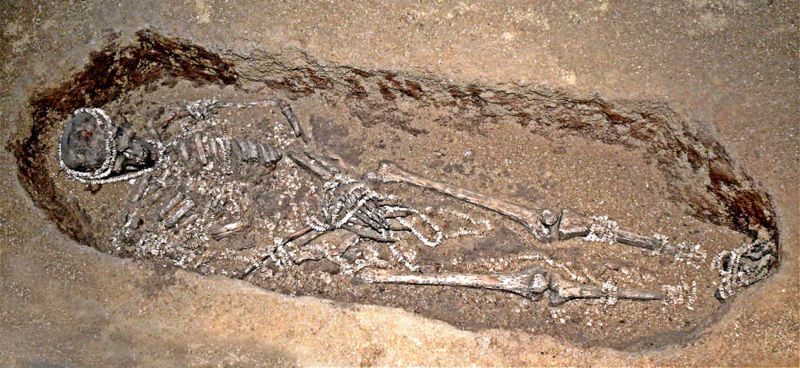 Los restos de un hombre enterrado en Sunghir hace 30,000 años