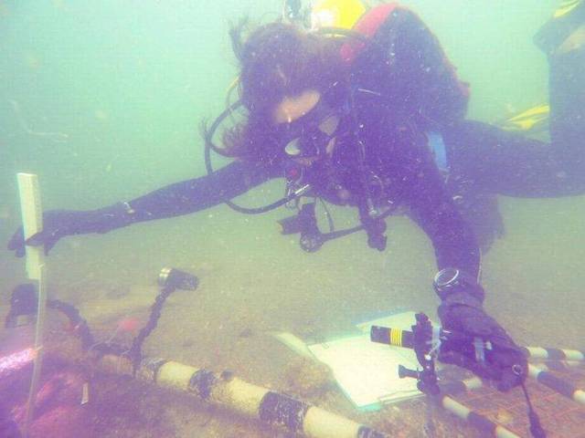Un arqueólogo subacuático en el sitio Manasota Key Offshore