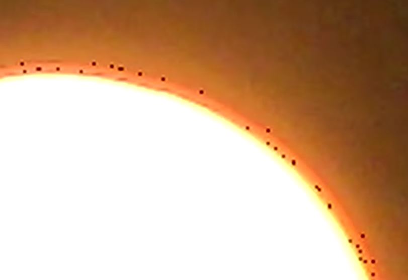 WTF! Centenares de OVNIs en la corona solar.