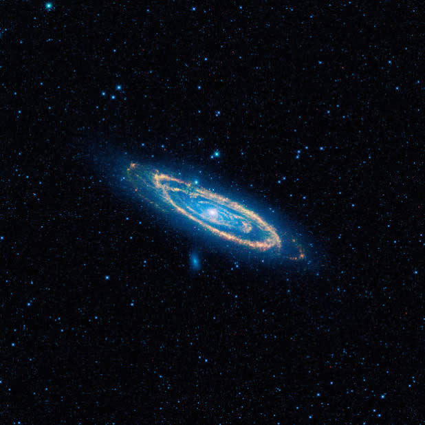 Una imagen en falso color de infrarrojo medio de la gran galaxia de Andrómeda, vista por el telescopio espacial WISE de la NASA.