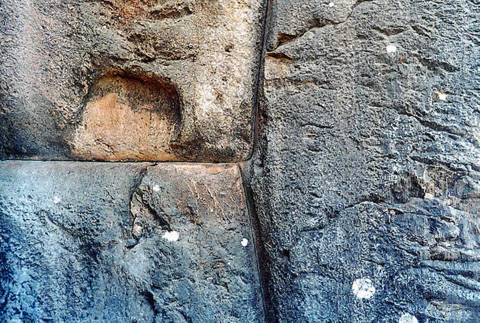 Sacsayhuaman: Detalles increíbles como se ve en los sitios antiguos tales como Ollantaytambo, Machu Picchu.
