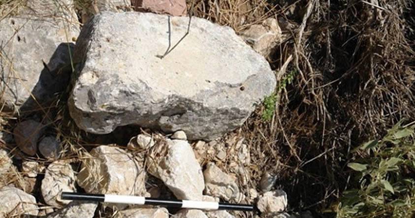 Arqueólogo afirma descubrir bloque de piedra del trono de antiguos reyes de Micenas