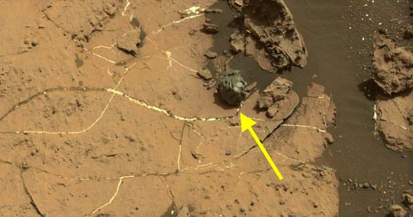 Curiosity descubre un extraño meteorito metálico y «pulido» en Marte