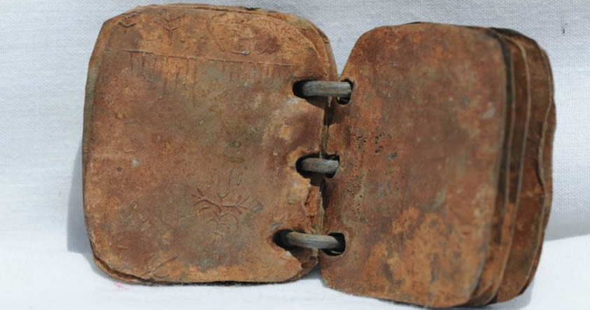 Investigadores confirman autenticidad de códices de plomo que mencionan a Jesús
