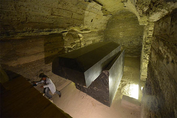 Sigue siendo un misterio cómo culturas antiguas eran capaces de tallar tales sarcófagos enormes y precisos