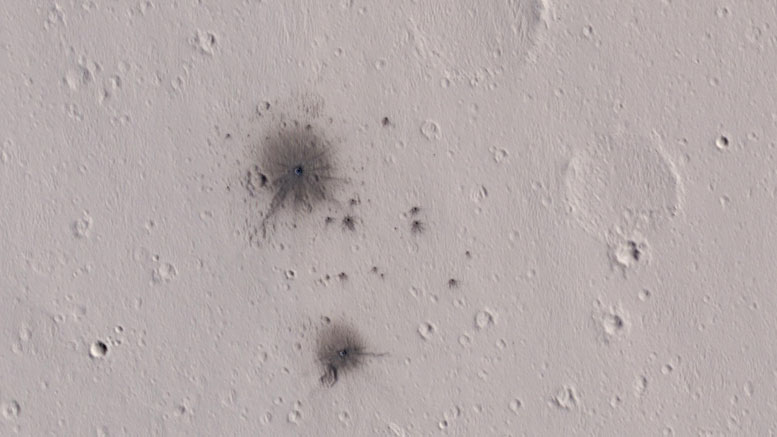 Esta nueva imagen de HiRISE muestra un reciente grupo de impactos en Marte.