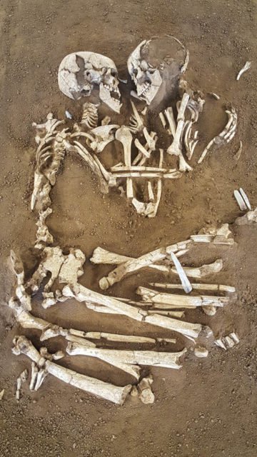 Resultado de imagen para foto esqueletos abrazados