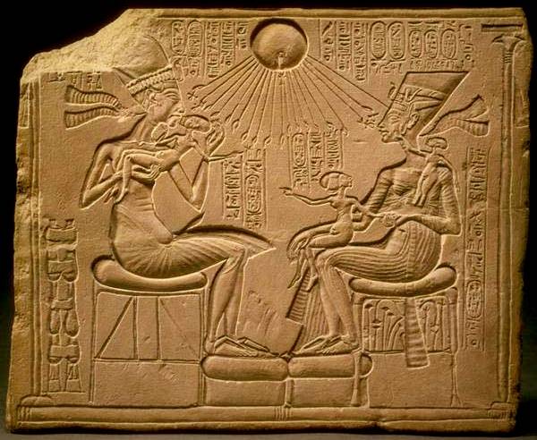 Akenatón y Nefertiti, adorando a Atón