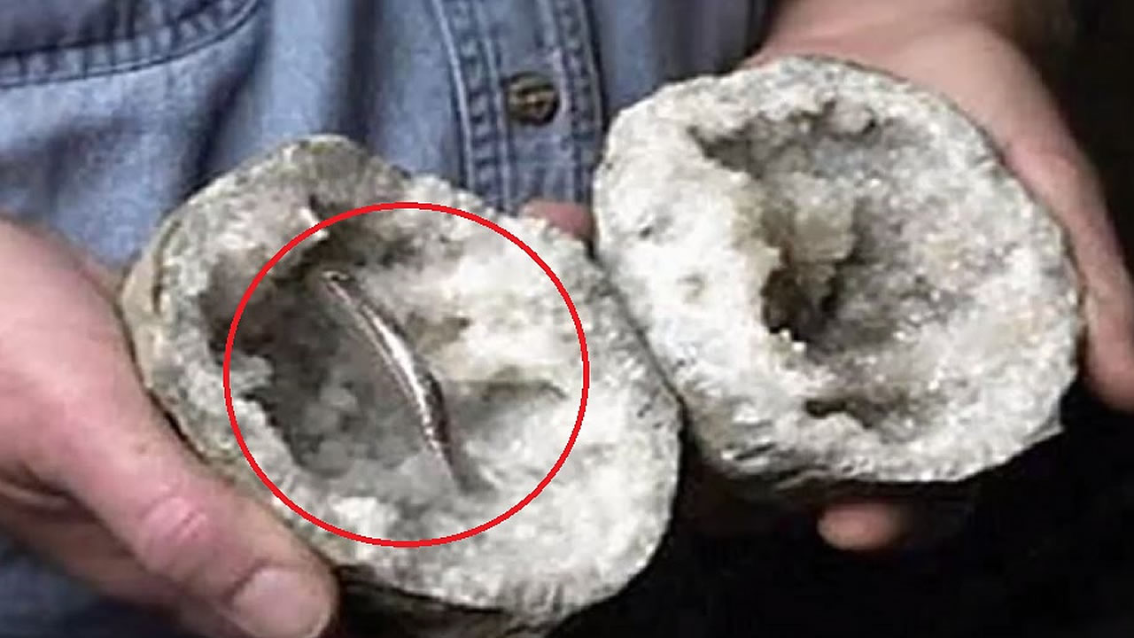 El «metal artificial» encontrado dentro de la antigua Geoda tiene perplejos a los expertos.