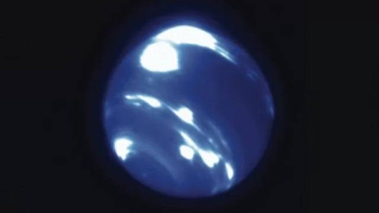 Detectan una enorme tormenta en la zona ecuatorial de Neptuno