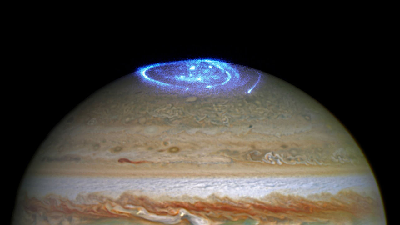 Algo está haciendo que el campo gravitacional de Júpiter se incline