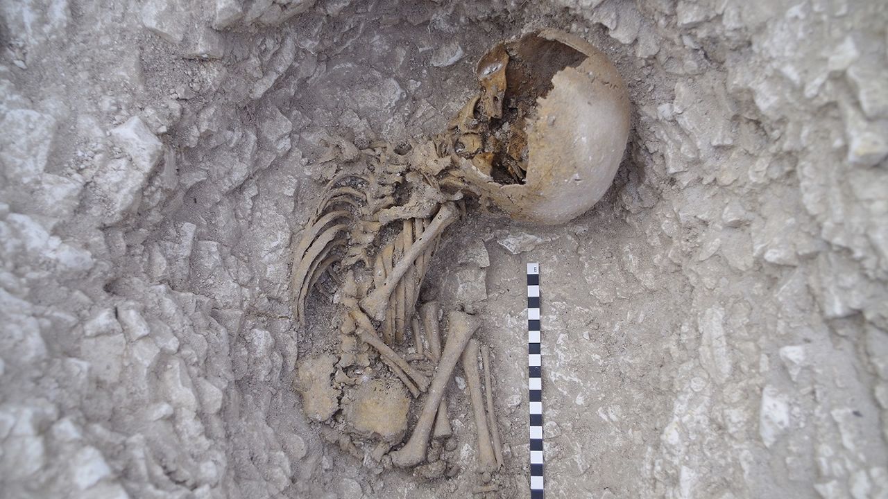 Hallan restos humanos prehistóricos en Larkhill Garrison, Inglaterra