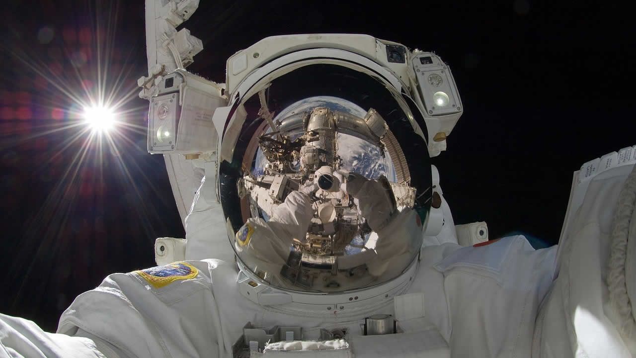 Astronautas podrían contagiarse con virus extraterrestres; según estudio científico