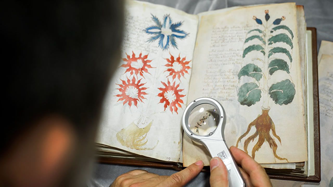 Científico dice haber descifrado el Manuscrito Voynich utilizando Inteligencia Artificial