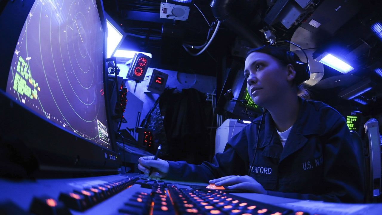 Inteligencia artificial manejará operaciones y tácticas militares de la Marina de EE.UU.