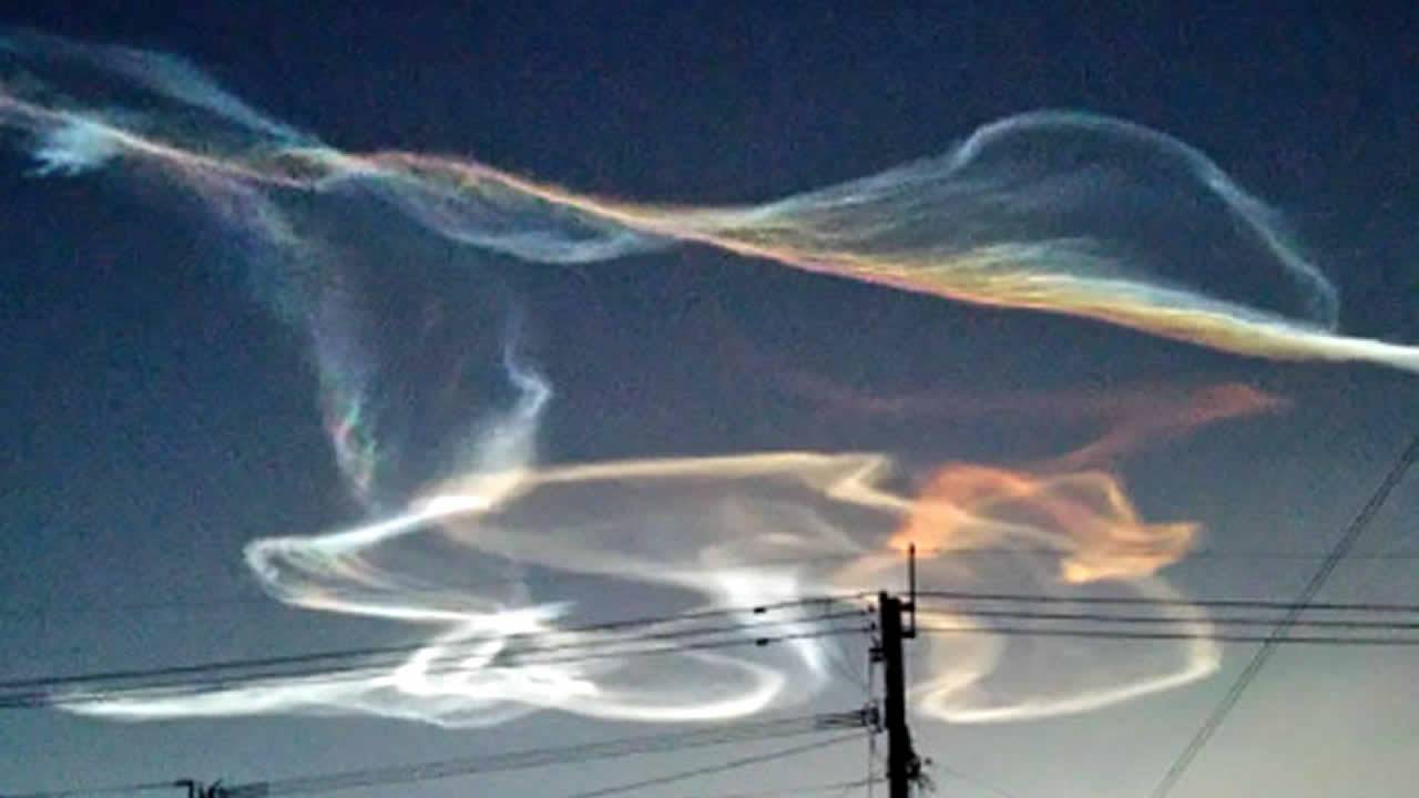 Japoneses atónitos ante fenómeno en el cielo «Graffiti de Dios»
