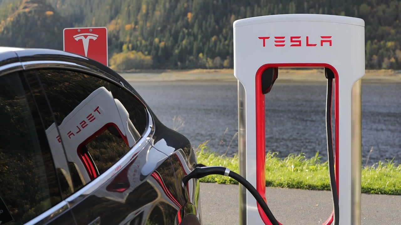 Tesla planea abrir una planta en Chile para aprovechar el Litio