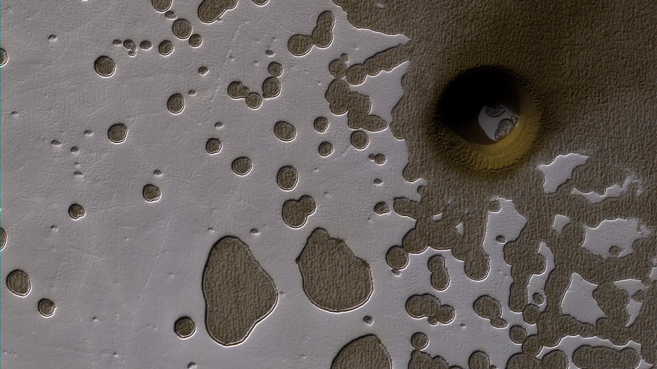 Este gigantesco agujero en Marte no puede ser explicado por la NASA