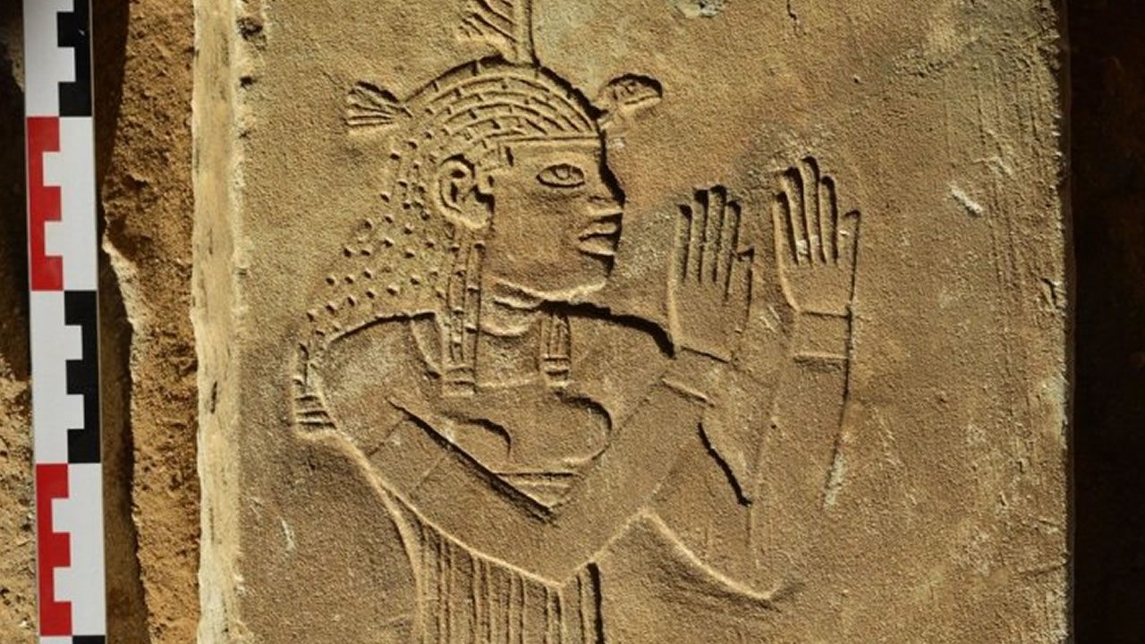 Hallan misteriosas tablillas en antigua «Ciudad de los Muertos» de África