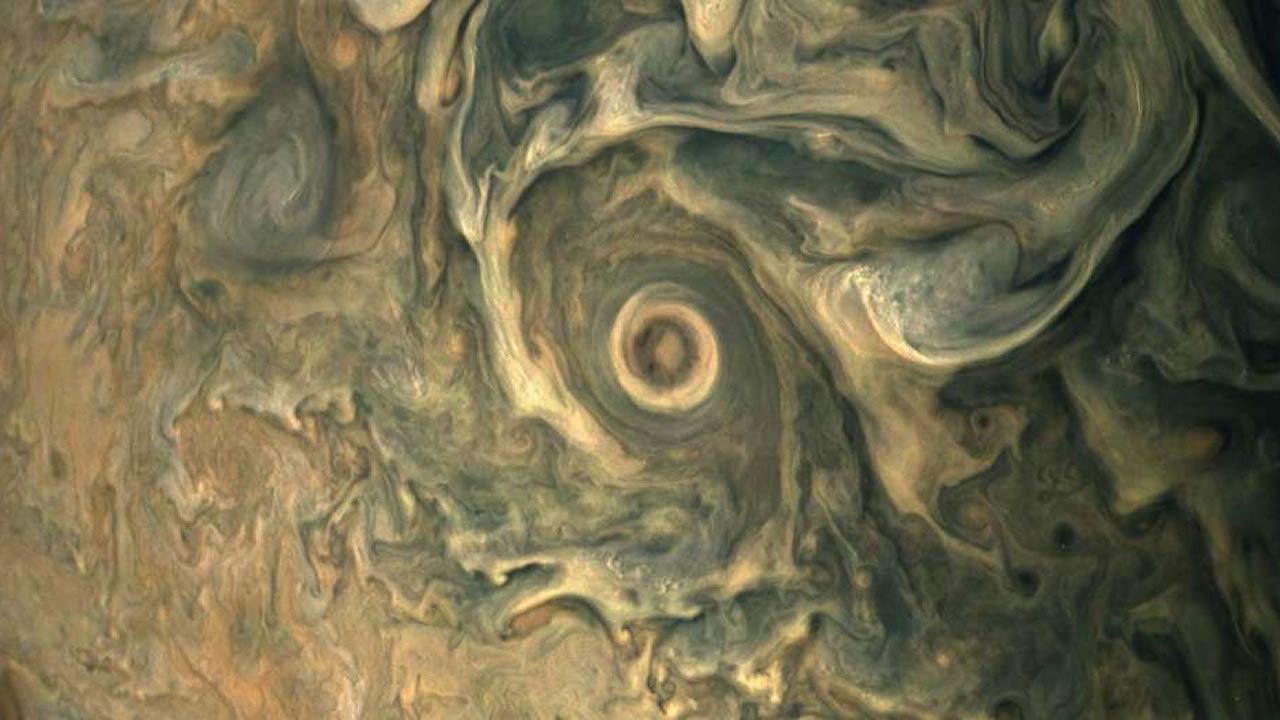Impresionantes y recientes fotografías de Júpiter tomadas por JunoCam