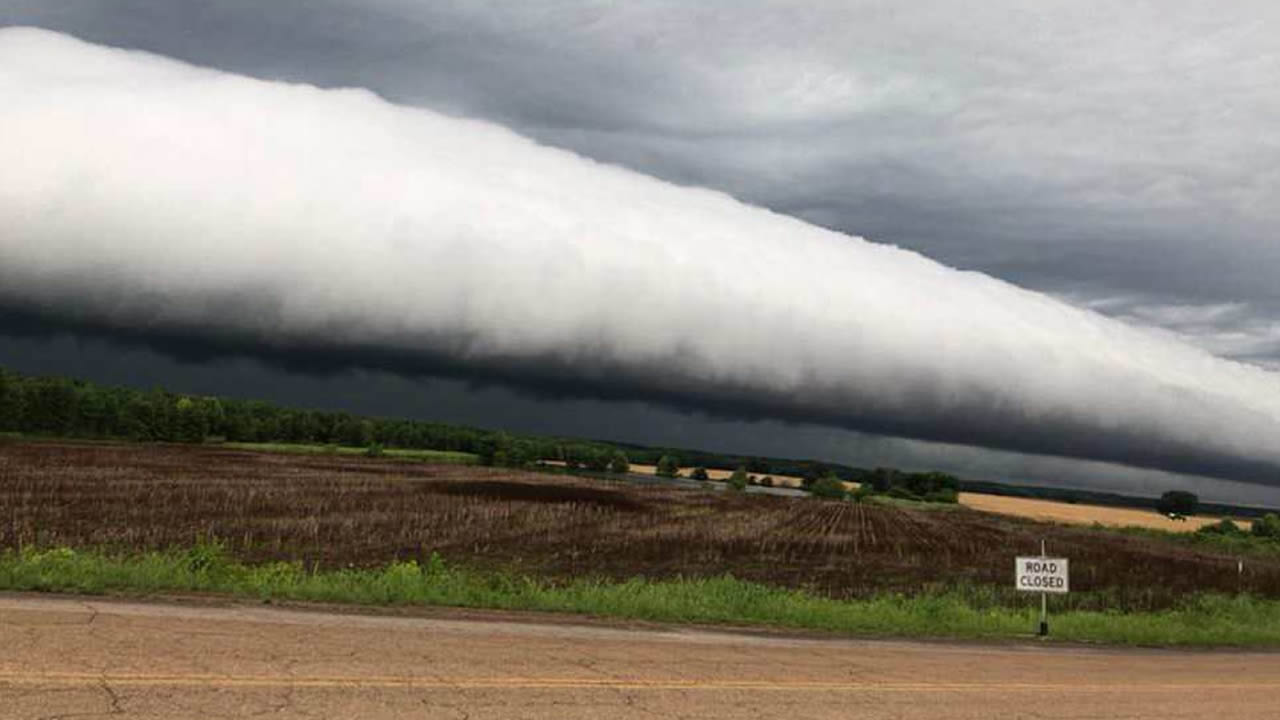 Una extraña «nube tubular» se extiende por varios kilómetros a lo largo de Tennessee, EE.UU.