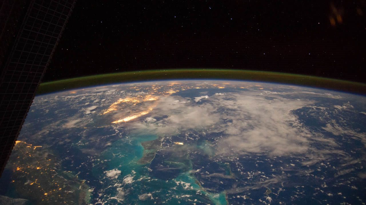 Astrofísico de Harvard dice que el espacio exterior está más cerca de lo que pensamos