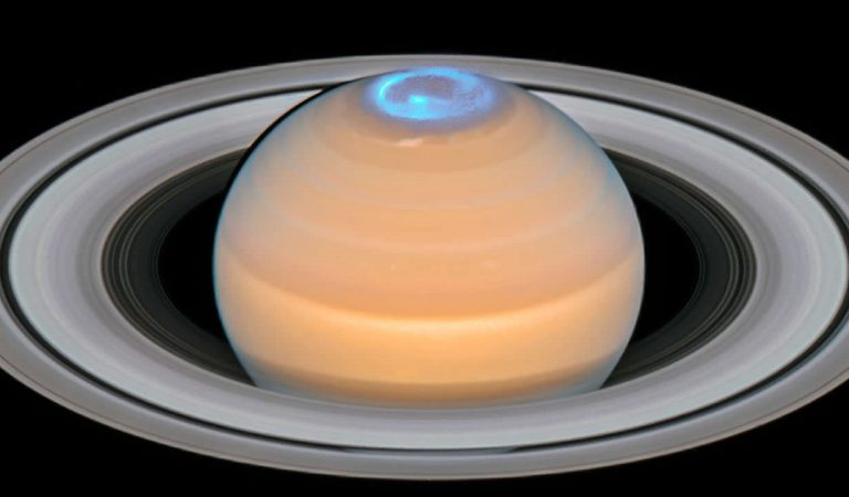 Estas fotografías de auroras en Saturno entregadas recientemente por Hubble son realmente impresionantes Estas fotografías de auroras en Saturno entregadas recientemente por Hubble son realmente impresionantes