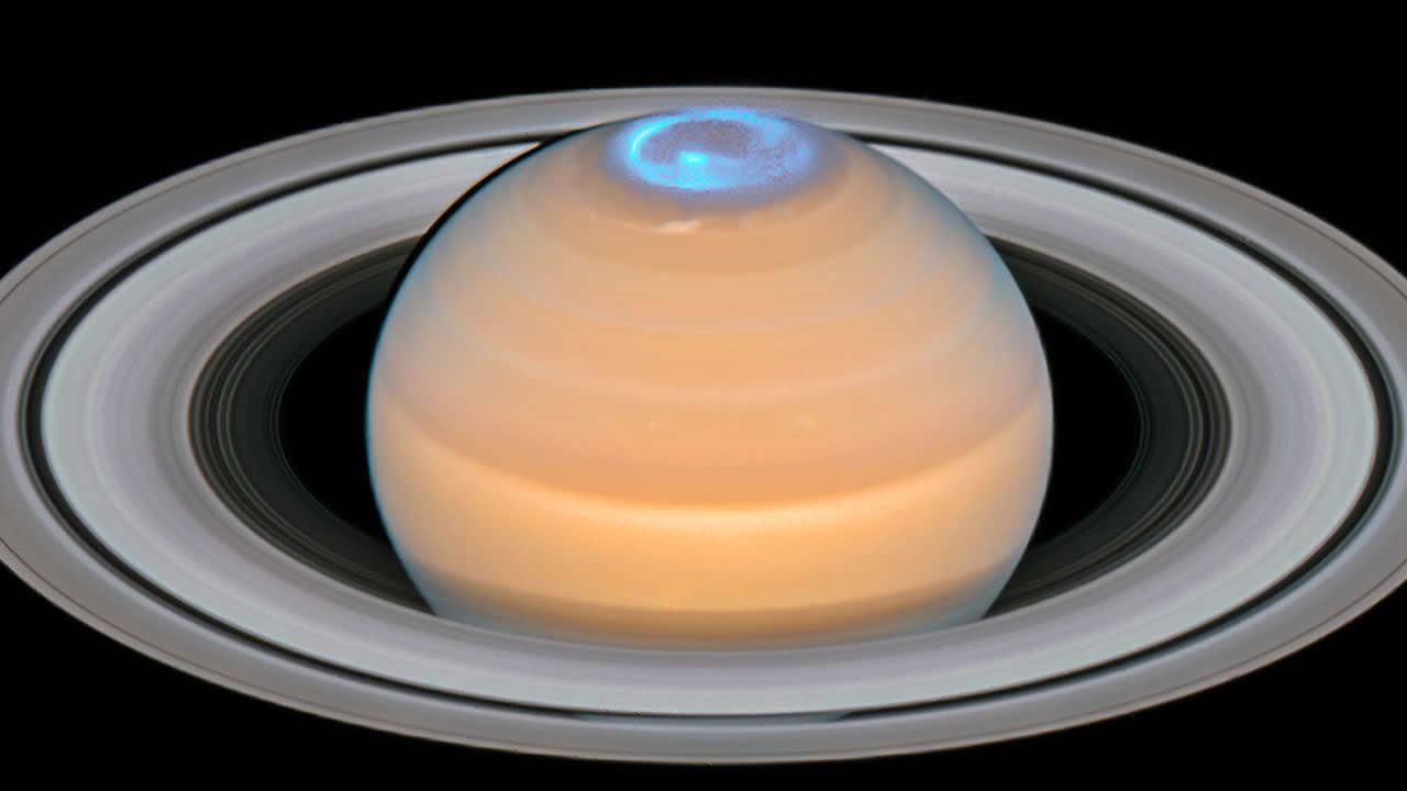 Estas fotografías de auroras en Saturno entregadas recientemente por Hubble son realmente impresionantes