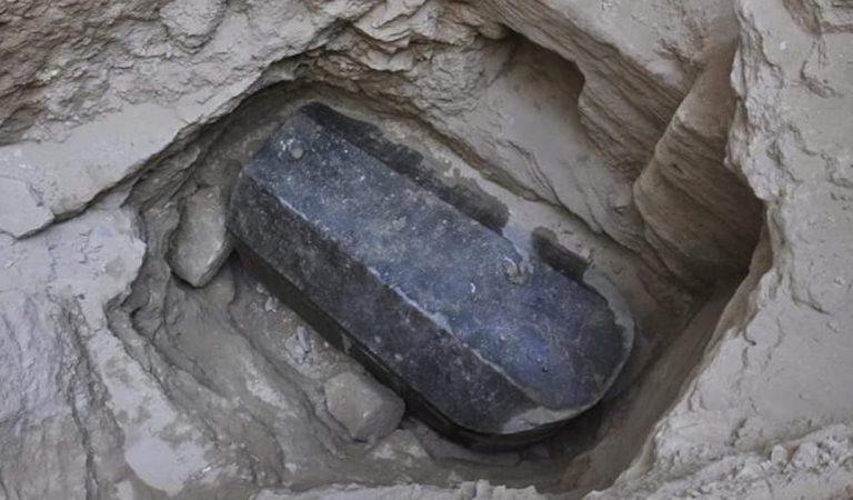 Revelan nuevos datos del misterioso sarcófago negro de Alejandría Revelan nuevos datos del misterioso sarcófago negro de Alejandría