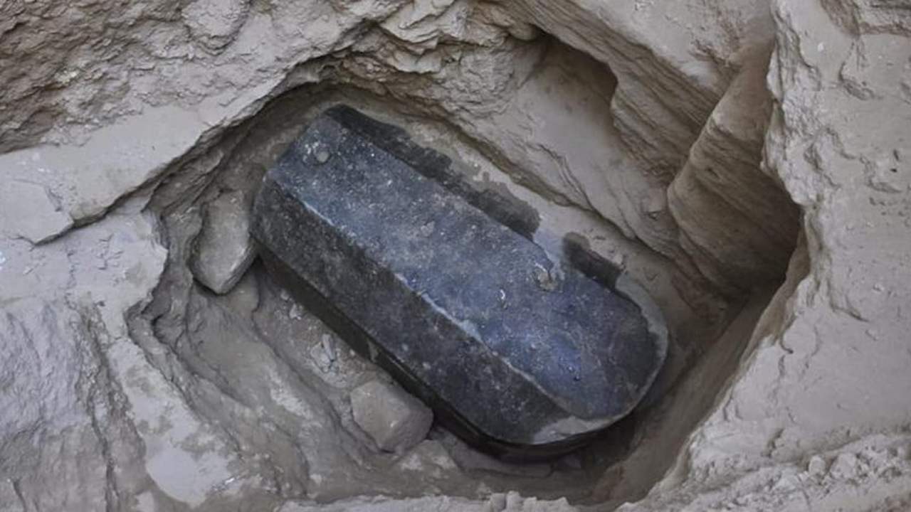 Revelan nuevos datos del misterioso sarcófago negro de Alejandría