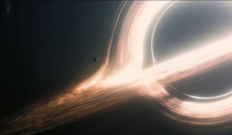 Detectan materia del tamaño de nuestro planeta cayendo en un agujero negro Detectan materia del tamaño de nuestro planeta cayendo en un agujero negro