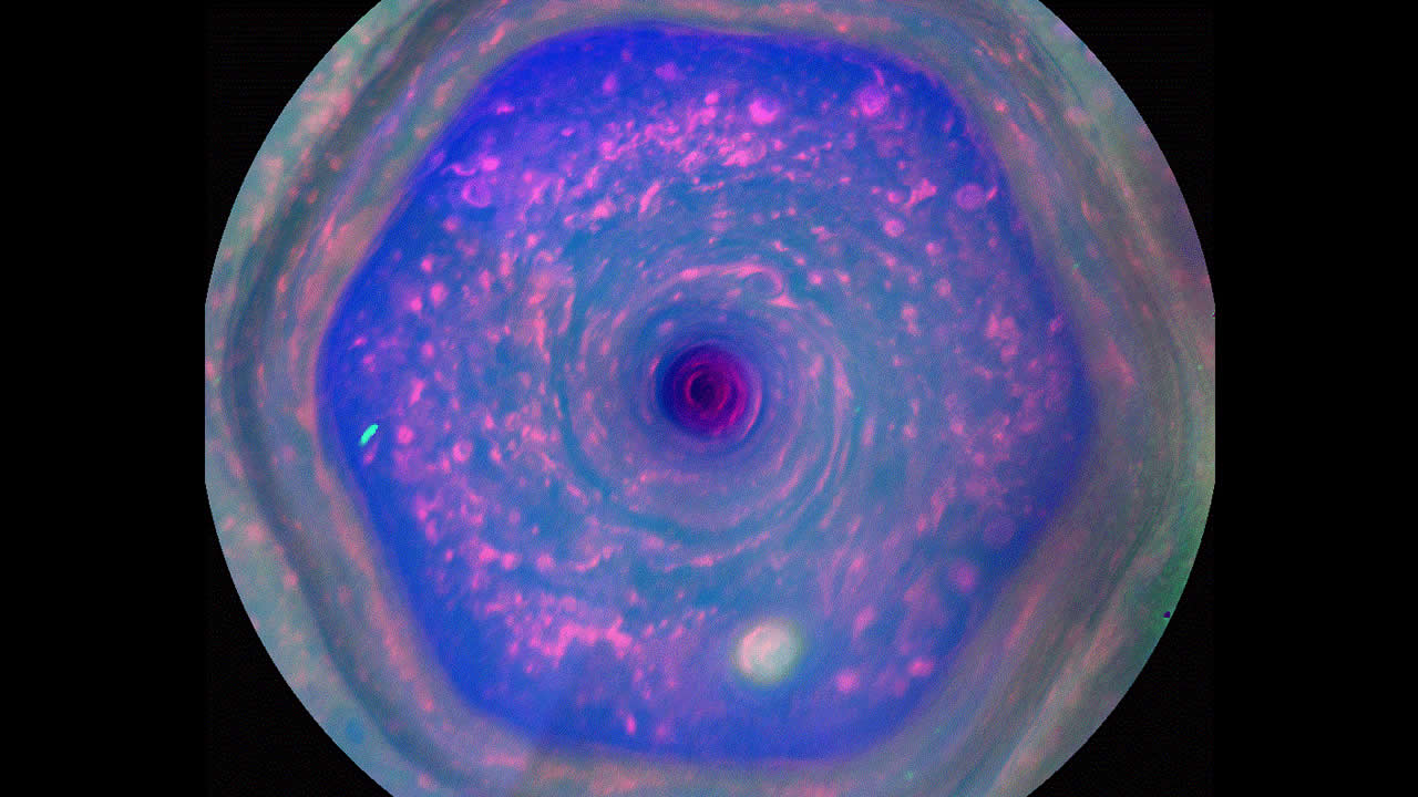 El extraño vórtice hexagonal de Saturno se vuelve más raro