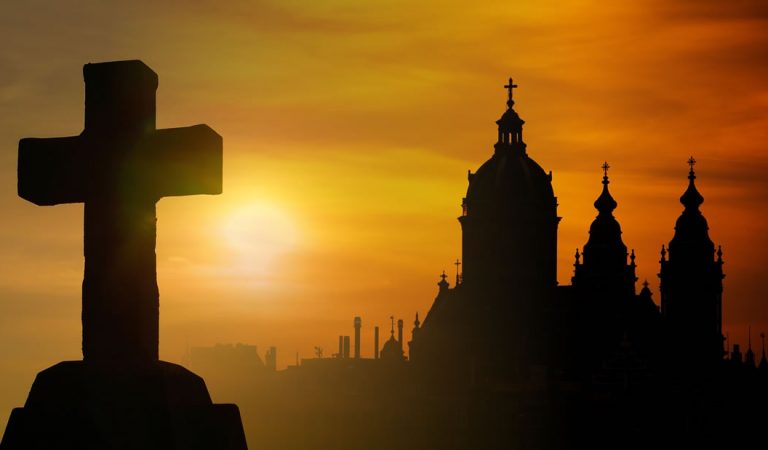 Histórica baja de fieles católicos en Chile: Iglesia católica alcanza 76 por ciento de rechazo Histórica baja de fieles católicos en Chile: Iglesia católica alcanza 76 por ciento de rechazo