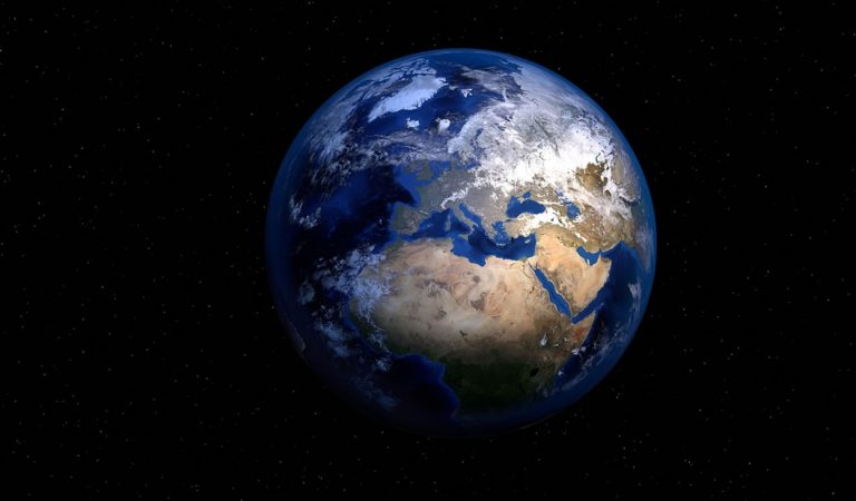La Tierra se tambalea al girar, y ahora los científicos saben por qué La Tierra se tambalea al girar, y ahora los científicos saben por qué