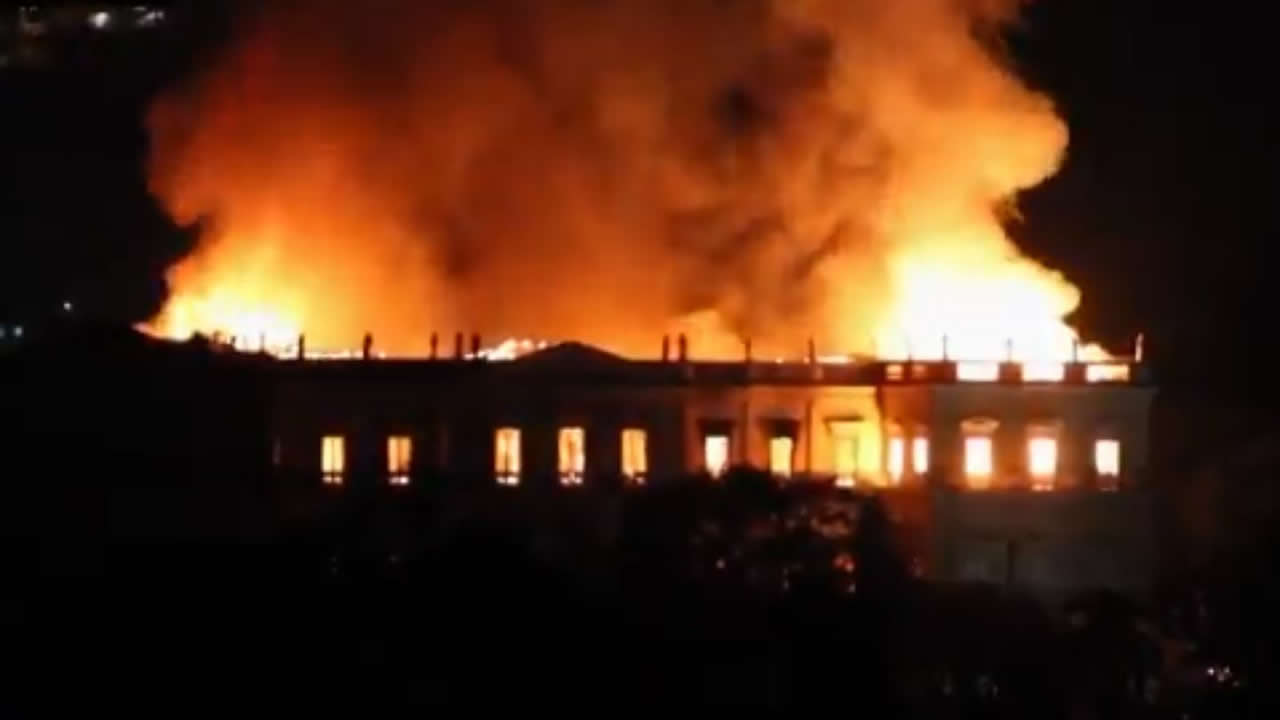 Museo Nacional de Brasil de 200 años es destruido totalmente por un incendio