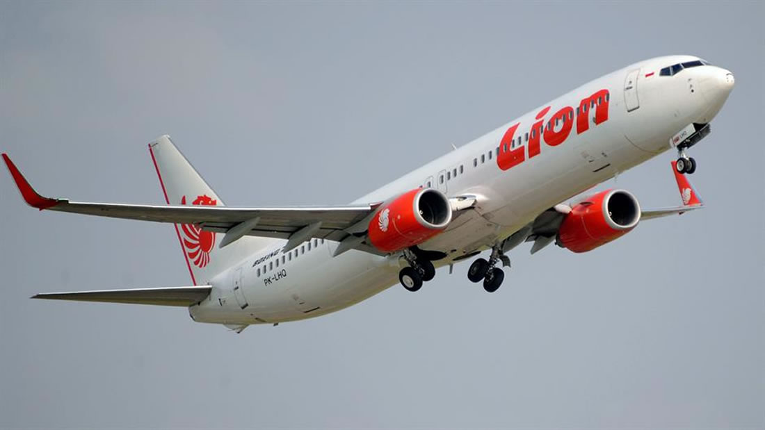 Avión se estrella en mar de Indonesia con 188 pasajeros a bordo