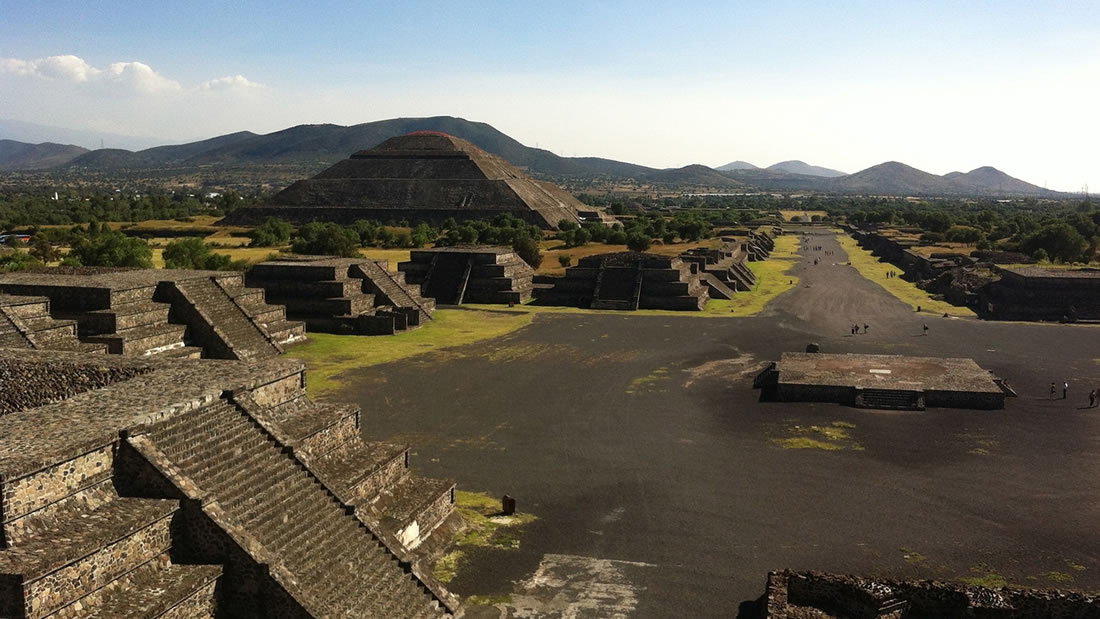 Hallan una cámara subterránea y un «pasaje al inframundo» en la Pirámide de la Luna en Teotihuacán