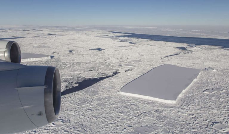 NASA publica nuevas fotos del extraño iceberg rectangular NASA publica nuevas fotos del extraño iceberg rectangular