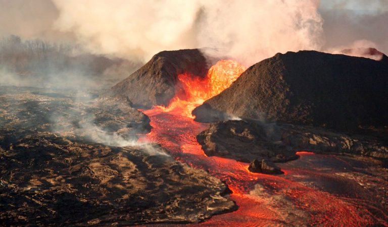 Servicio Geológico de EE.UU. advierte que 18 volcanes representan un riesgo «muy alto» Servicio Geológico de EE.UU. advierte que 18 volcanes representan un riesgo «muy alto»