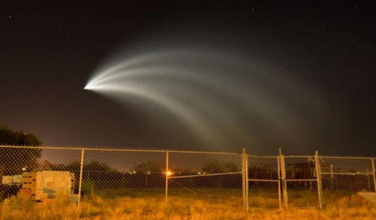 Un cohete de SpaceX ilumina el cielo del noroeste de México Un cohete de SpaceX ilumina el cielo del noroeste de México