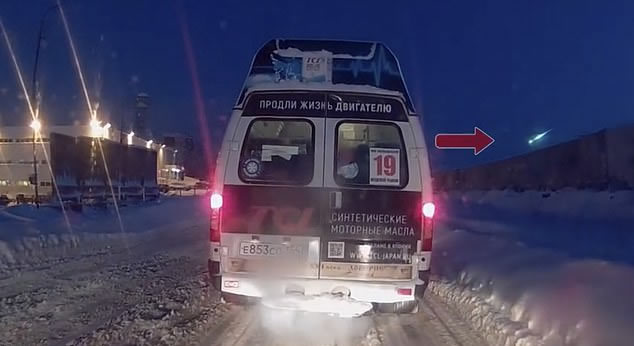 La bola de fuego es captada desde una carretera en Rusia. Los institutos de investigación en el área han sido apodados el «arma secreta» del presidente Vladimir Putin