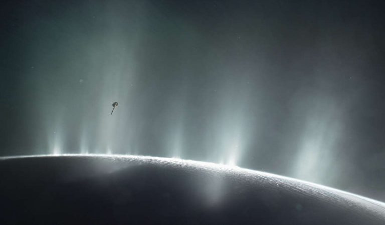 NASA junto a compañía privada están buscando vida en Encélado, luna de Saturno NASA junto a compañía privada están buscando vida en Encélado, luna de Saturno