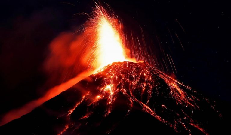 Volcán de Fuego en Guatemala entra en erupción nuevamente Volcán de Fuego en Guatemala entra en erupción nuevamente