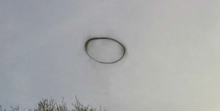 Estudiante en Inglaterra capturó una fotografía de un extraño anillo negro en 2014