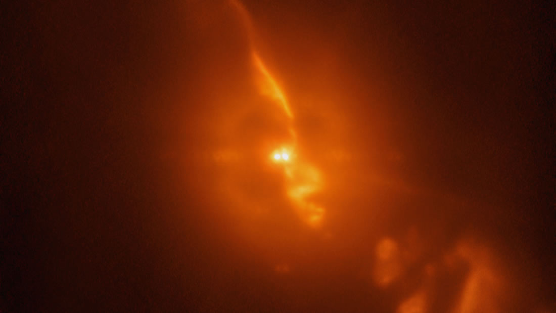 Astrónomos observan dos estrellas que se destruyen entre sí