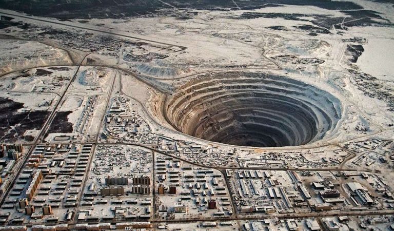 Científicos hallan enormes «mundos» llenos de vida bajo la superficie de la Tierra Científicos hallan enormes «mundos» llenos de vida bajo la superficie de la Tierra
