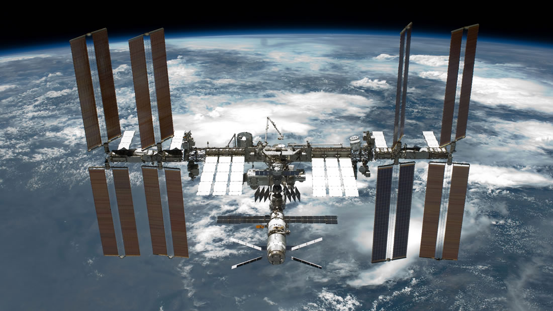Cosmonauta dice que se perforó un agujero desde el interior de la Estación Espacial Internacional