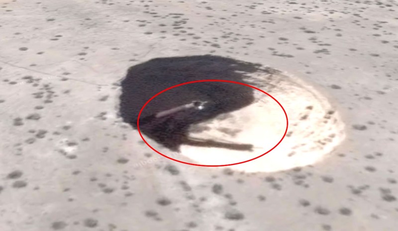 ¿Qué es lo que se encuentra en el interior de este cráter?
